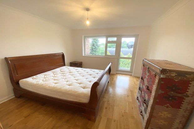 Flat to rent in North Lodge, Barnet