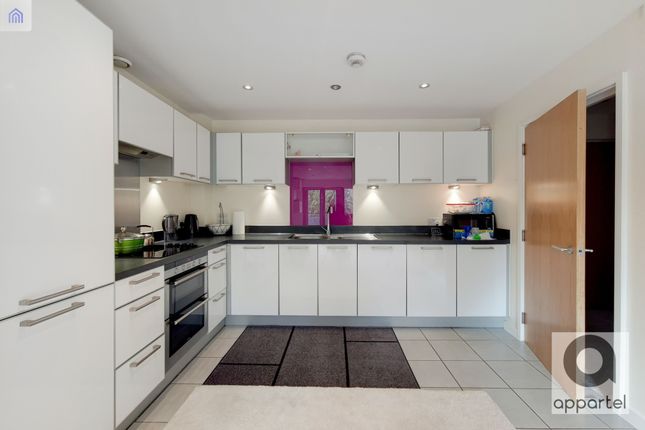 Flat for sale in Lapis Close, Park Royal, London