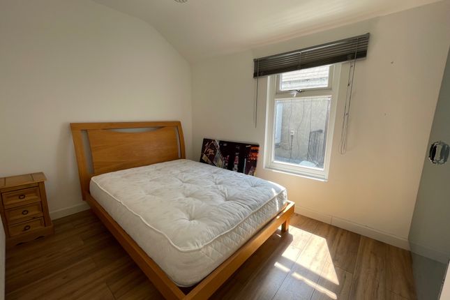 Flat to rent in Wellfield Road, Cardiff