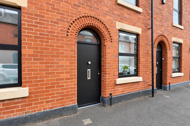 2-bed house on 20, Ash Street, Salford, £1,100/mo