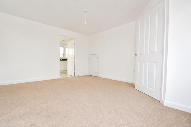 24, Robinson Crescent, Crawley photo 2