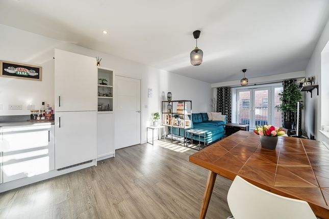 Woodlock Court Threadneedle Road, Farnham photo 4