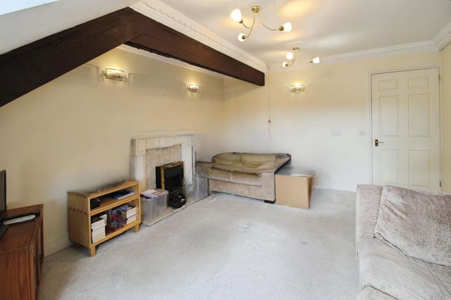 Flat 9, Norbury Court High Street, Swindon photo 3