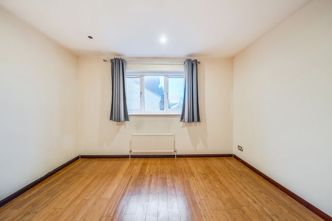 13, Priest Park Avenue, Harrow photo 3