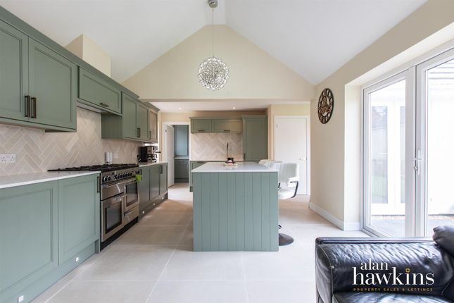 89, Pavenhill, Purton photo 2
