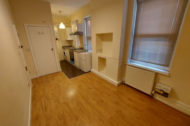 388a Flat 1, Green Lanes, London photo 2