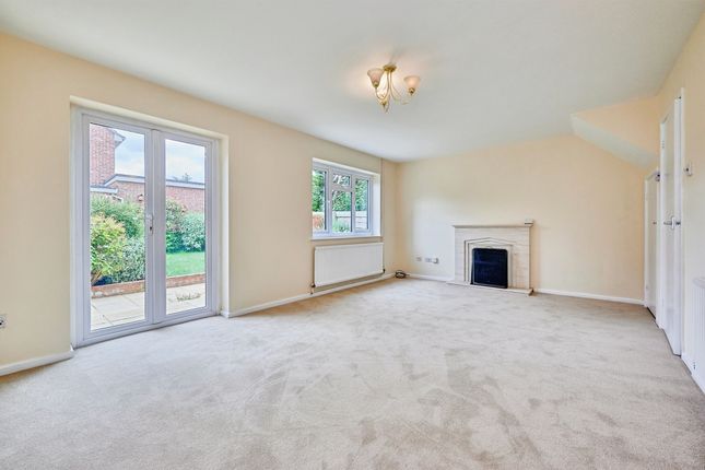 48, Ross Close, Saffron Walden photo 4