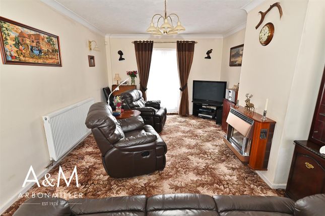 49, Tudor Crescent, Hainault photo 4