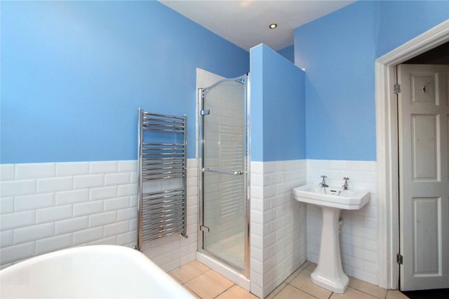Flat for sale in Princes Avenue, London