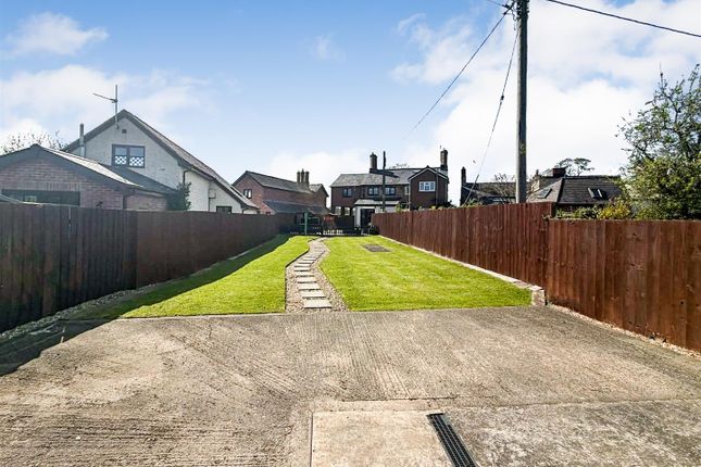 1 Greenfields, Four Crosses photo 2