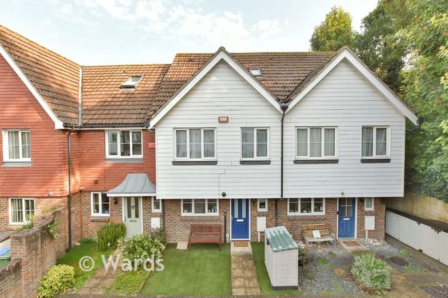 4-bed terraced on 61, Finch Close, Faversham, £425,000