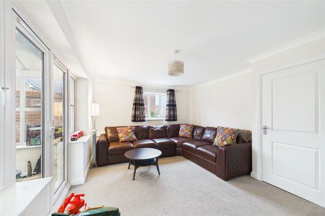 37, Eagle Way, Bracknell photo 4