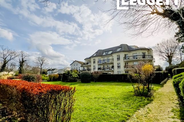 Apartment for sale in Enghien-Les-Bains, Val-D'oise, Île-De-France