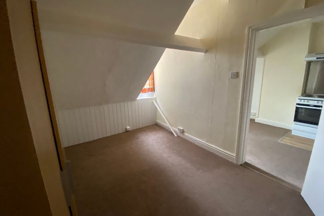 Flat 6 5-6  Clifton Place, Nottinghamshire photo 3