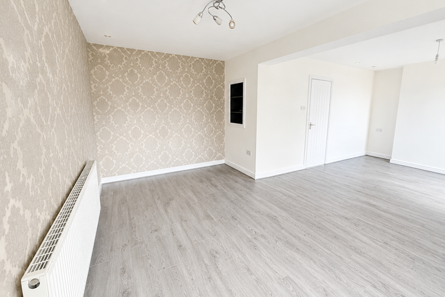 10 Longsight Terrace, Pontefract photo 3