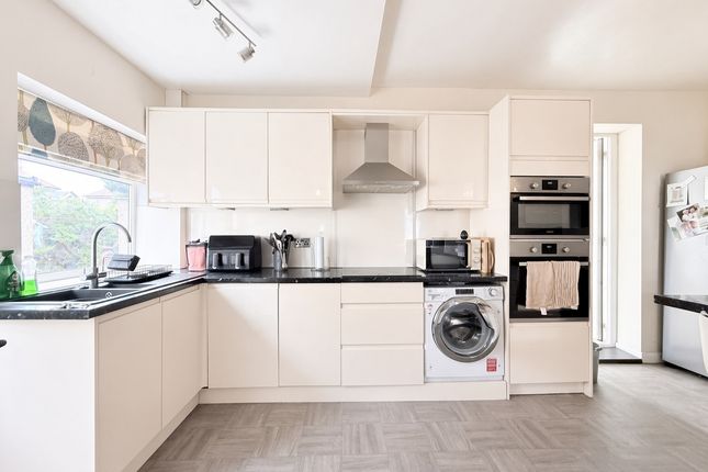 28, Warley Avenue, Morecambe photo 3