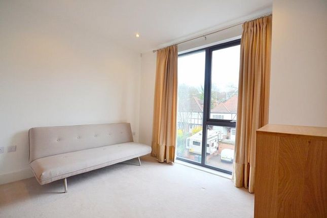 Flat 11 Lexington Place 765, Finchley Road, London photo 4