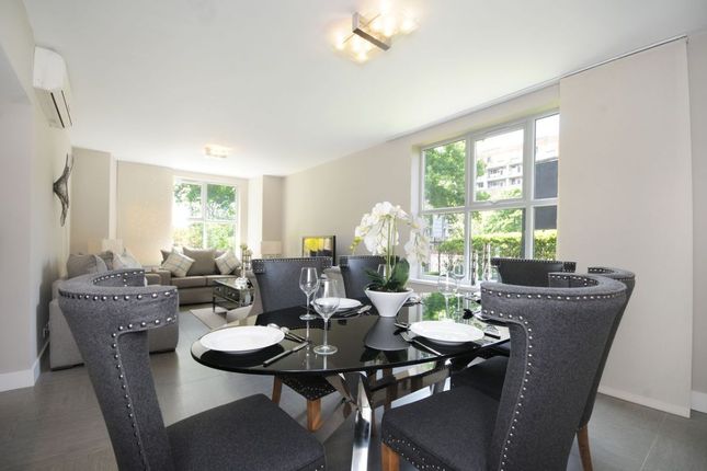30 Boydell Court, London photo 4