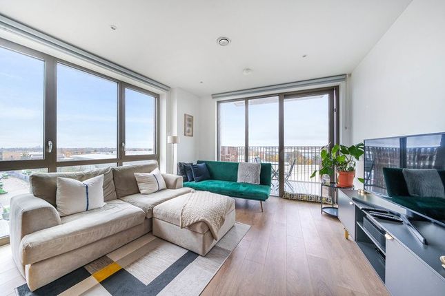 Flat for sale in Cerulean House, Greenford, London
