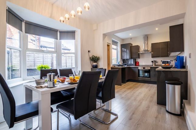 A Stylish And Bright Open-Plan Living And Dining A...