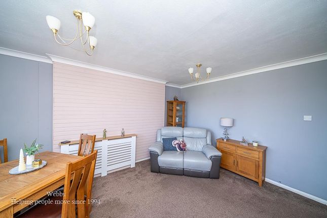 5, Oak Close, Stafford photo 4