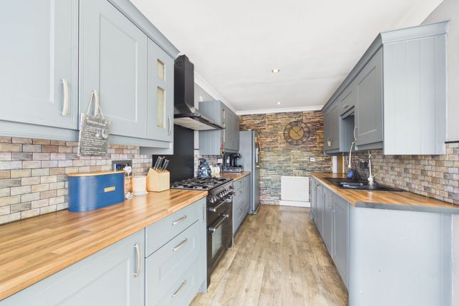 76 Giffords Cross Road, Stanford-Le-Hope photo 2