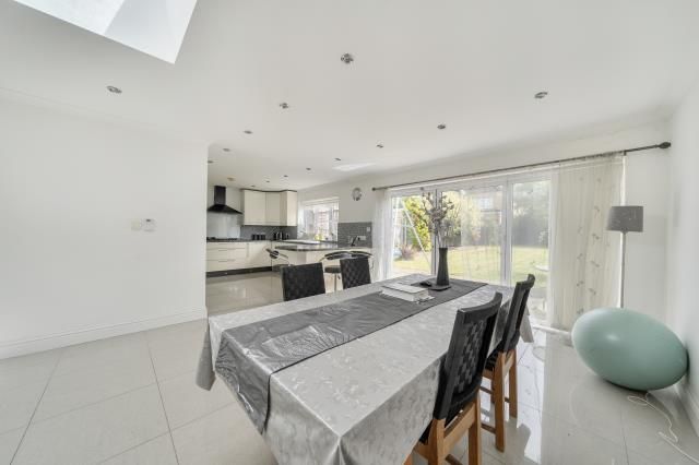 18, Alvista Avenue, Maidenhead photo 4