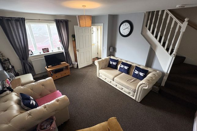 10, Doulton Court, Bedworth photo 3