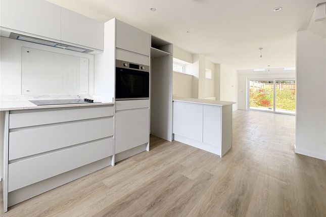 15, Hunts Close, Surrey photo 2