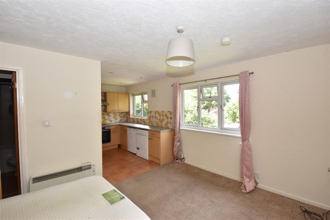 31, Withey Meadows, Horley photo 4