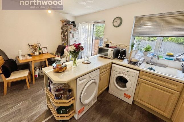 22, Archers Green, Wirral photo 4