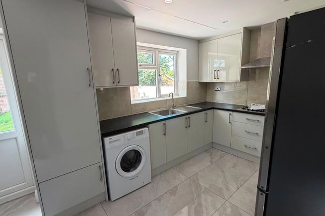 61 Dickinson Avenue, Wolverhampton photo 3