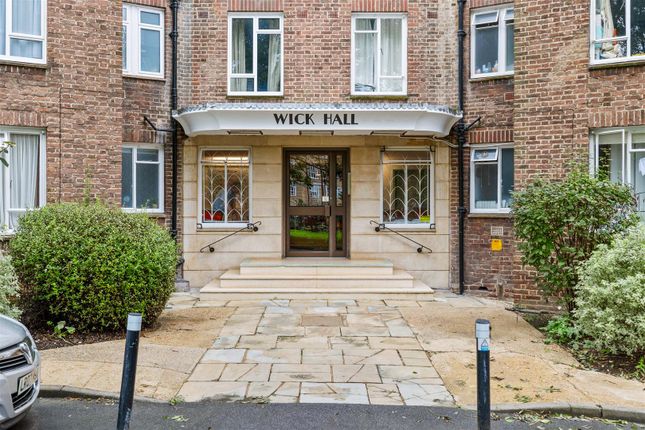 Flat for sale in Furze Hill, Hove