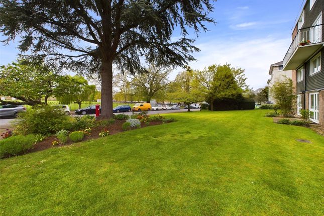 Flat for sale in College Lawn, Cheltenham, Gloucestershire