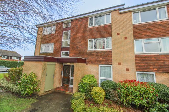 Thumbnail Flat for sale in Green Acres, Croydon