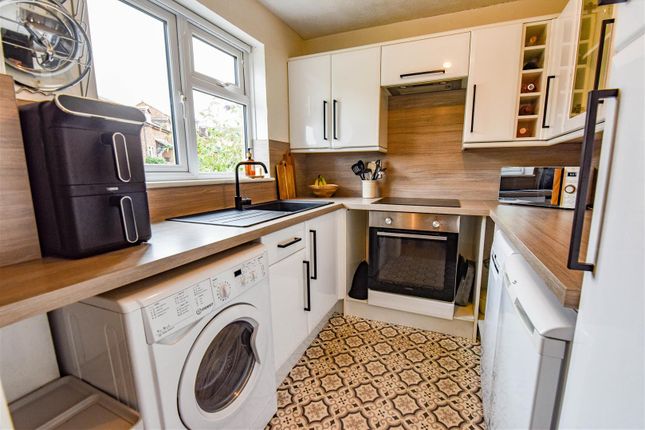 13, Jubilee Avenue, Dursley photo 3