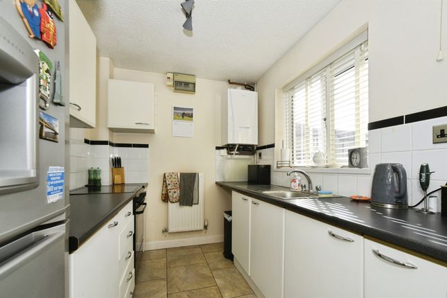 Campion Close, Calne photo 3