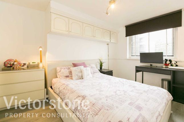 Flat 203  Flat 203, Brodlove Lane, London photo 4
