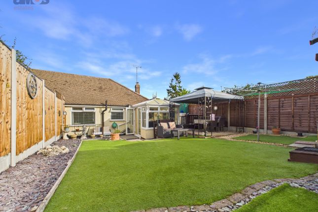 60 Sherwood Crescent, Benfleet, Essex photo 2