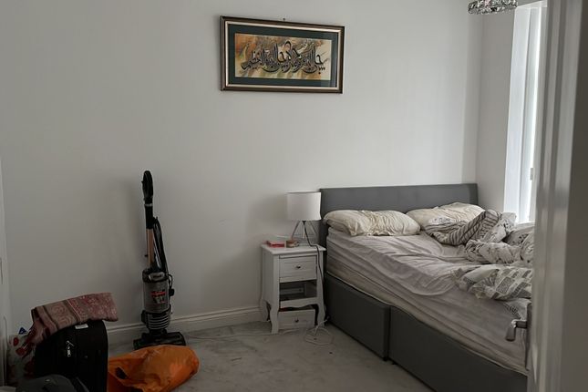 Thumbnail Room to rent in South Park Road, Ilford, London
