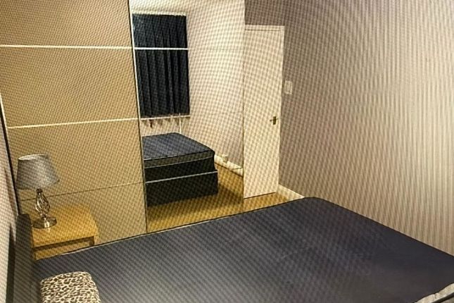 6 Kite House, Grant Road, London photo 4