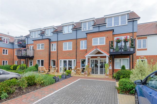 2-bed flat on High Street Rainham, Gillingham, £495,000