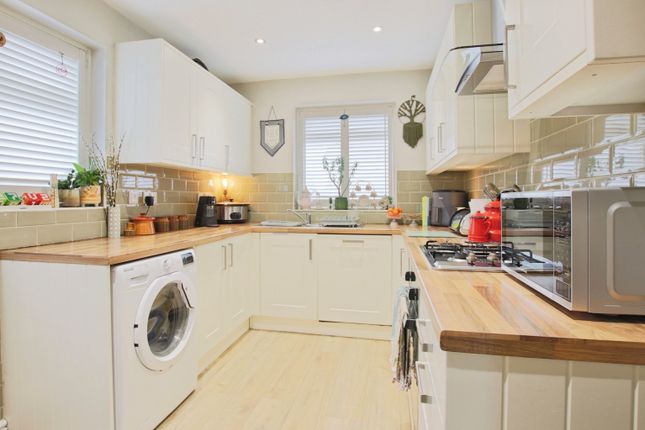 9, Ash Drive, Hull photo 2