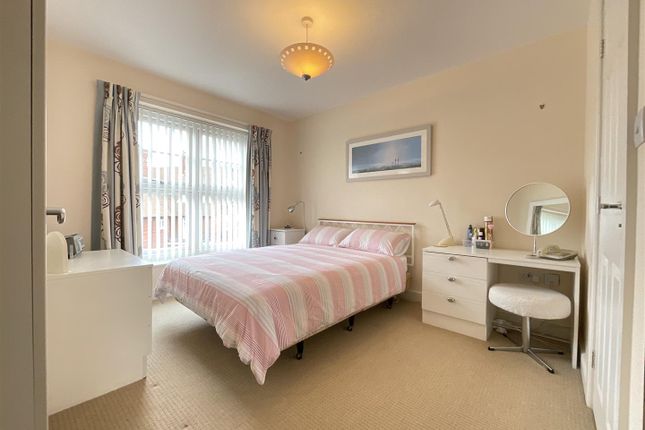 Flat for sale in Belvedere Road, Scarborough