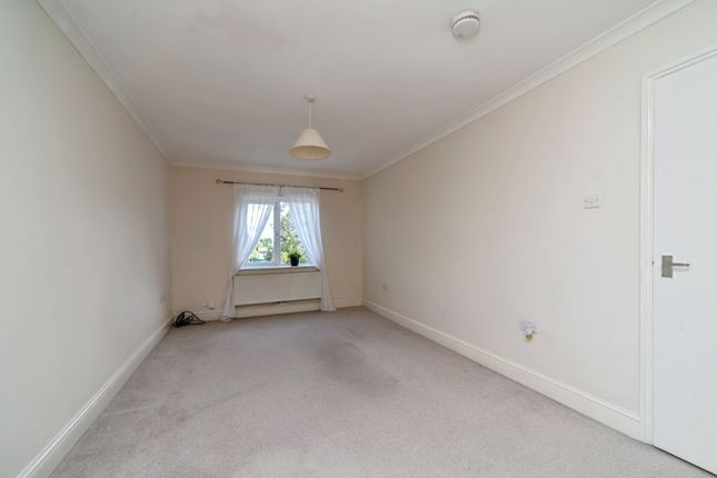 Flat 6, Springfield Court, Springfield Centre, Bedford photo 4