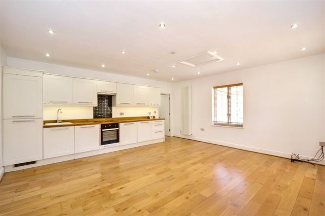 4 Bank Mews, 20B, High Street, Tring photo 2