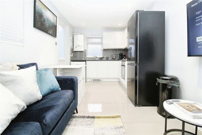 Thumbnail Flat to rent in Neville Road, Croydon