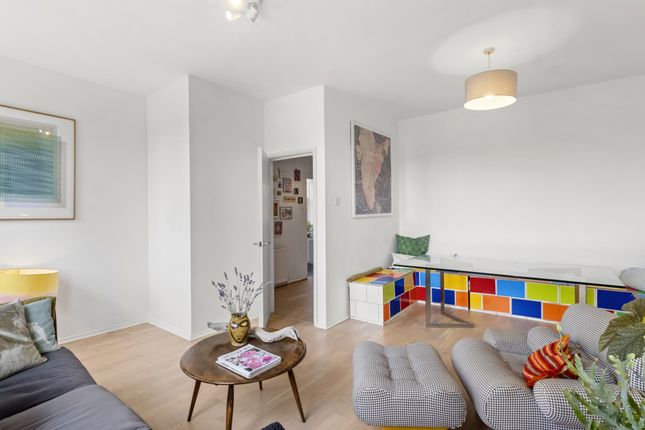 Flat Flat 4, 187, South Lambeth Road, London photo 3