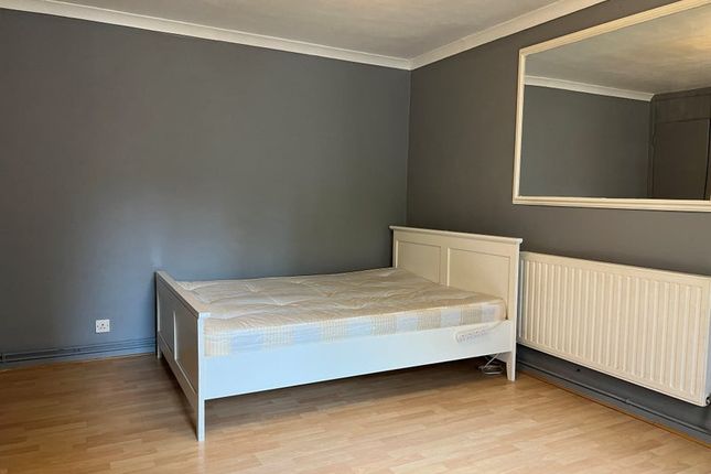 Thumbnail Room to rent in Mullet Gardens, Bethnal Green