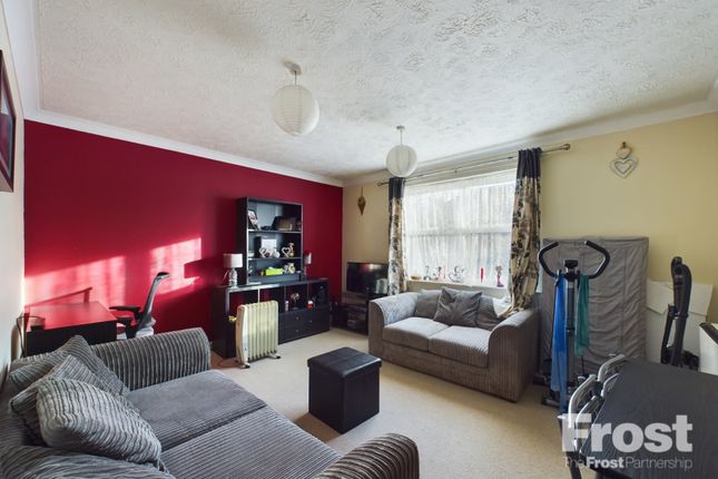 18, Pullmans Place, Surrey photo 3